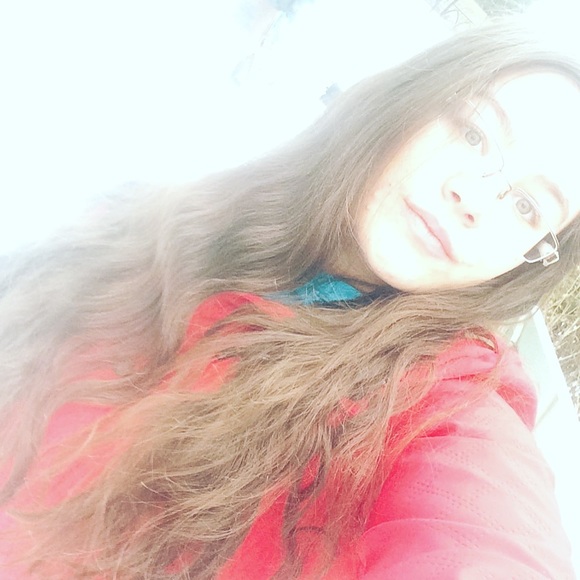 Meet your Posher, Cassandra - Picture 1 of 1